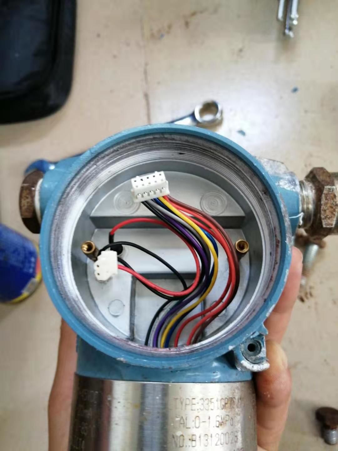 电容差压变送器拆卸查看内部结构